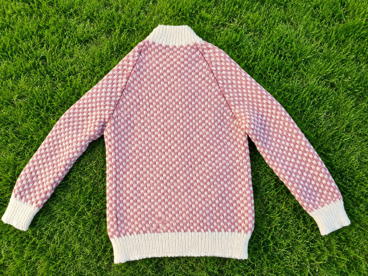 A cosy round neck jumper in autumn colours. Long sleeves for chilly days and in a choice of colour combinations to suit any wardrobe.